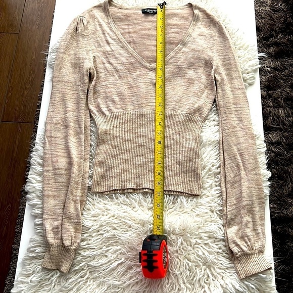 ๐ฅWhat's Hot!!๐ฅ Beautiful Bebe Gold Crop V-Neck Sweater! Sz M Soo Cute!๐๐๏ธ - Picture 10 of 14